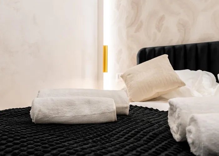 Centocinque Aparthouse - Luxe Apartment *