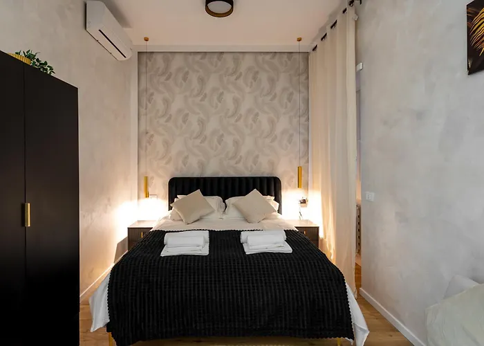 Centocinque Aparthouse - Luxe Apartment *